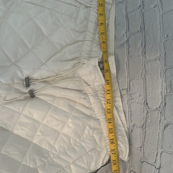 New with tags. Future collective kahlana Barfield size large - Picture 7 of 9